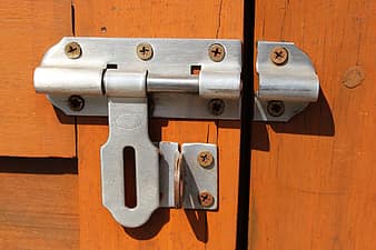 اقصد  كذا  المزلاج